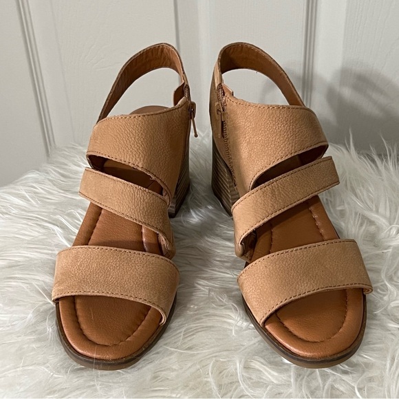 Women's Lucky Brand RHODETTE Leather Sandals w/Block Heel Sz 7.5 - Picture 6 of 7